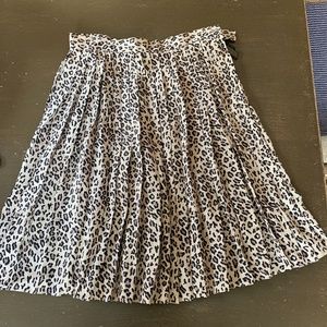 Bloomingdales 100 percent silk pleated leopard skirt, size 6 small